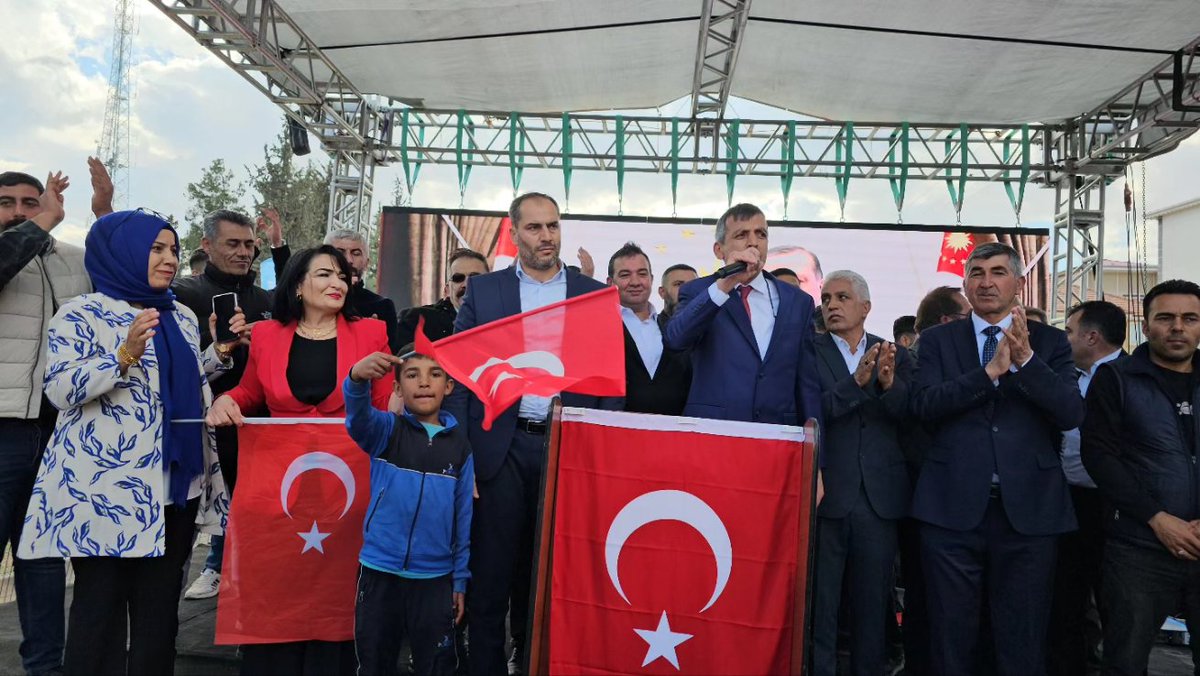 Gölbaşımız ve hemşehrilerimiz bugün bir başka güzel.. Heyecan, azim ve kararlılık üst seviyede Çevre, Şehircilik ve İklim Değişikliği Bakanımız Sn @mehmetozhaseki'nin katılımlarıyla Büyük Halk Buluşmamıza katılan misafirlerimize şükranlarımızı sunuyorum.