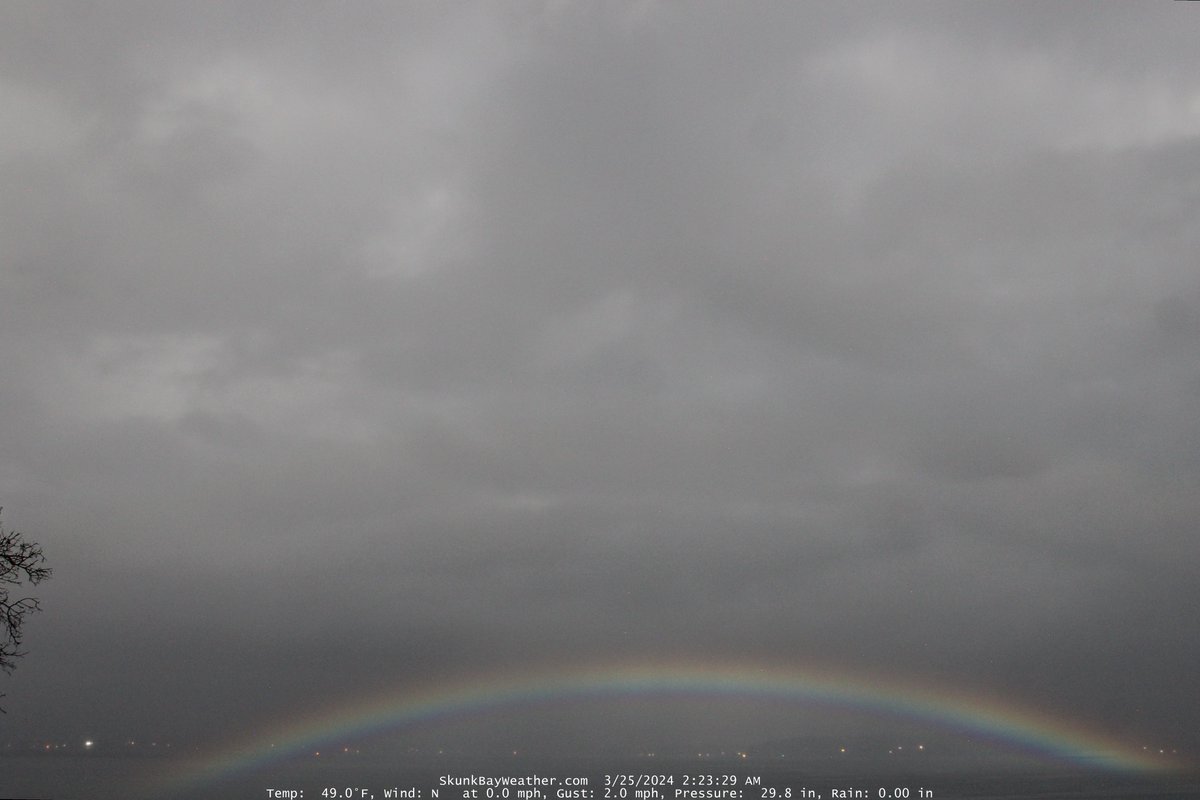 No Northern Lights last night, but we did have a very nice #MoonBow. #wawx @NWSSeattle @ScottSeattleWx @CraigHerreraTV @ShannonODKOMO @Rebecca_Weather @TheronZahnKOMO @KClarkWx @AClaibonWx @MorganKIRO7 @NickAllardKIRO7 @BMacTV @ClaireA_Wx @timdurkan @WeatherNation