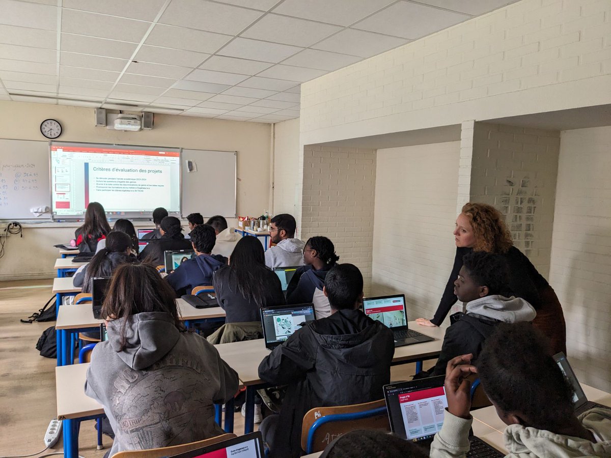 #Ingénieuses2024 🧑‍💻 Notre jury lycéen se réunit aujourd'hui pour évaluer les projets des écoles d'#ingénieurs. L'ancienne lauréate @louisebhr19 partage son parcours inspirant avec les élèves, soulignant l'importance de la mixité dans les études et métiers d'ingenieurs.