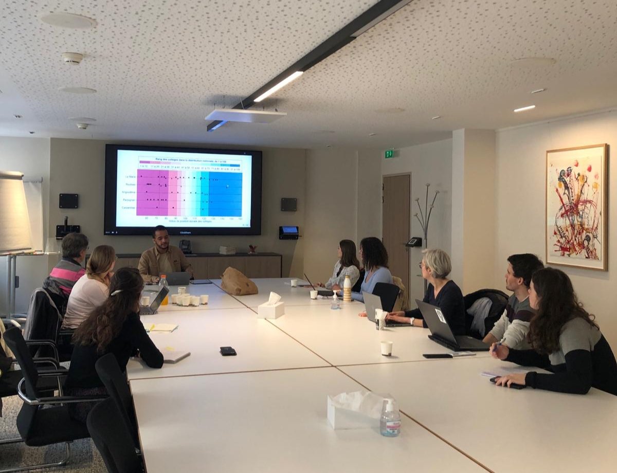 Plusieurs journalistes se sont réunis mercredi pour échanger avec Youssef Souidi sur les enjeux de mixité sociale dans les collèges en France. A bientôt pour de prochaines rencontres !