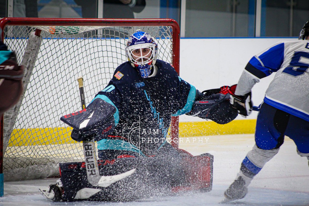 played around with some editing this weekend

But this picture? I think it’s one of the best pics I think I’ve ever taken/edited😍

#icehockey #goalie #hockeygoalie #sportsphotography #beerleague #beginnersportsphotography #canonphotography