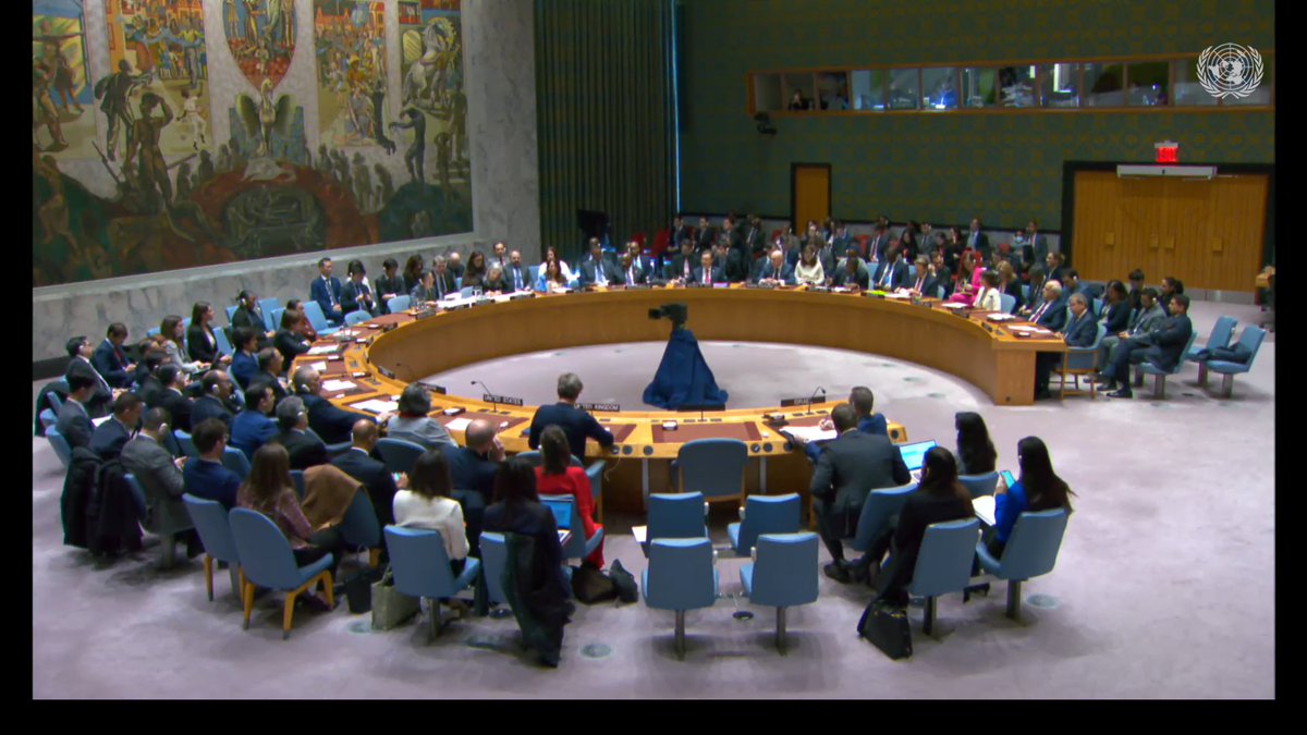 🚨 🧵 #BREAKING - UN Security Council just adopted a resolution calling for an immediate ceasefire in #Gaza for the duration of #Ramadan & the release of all civilians held hostage. 14 votes in favor & 1 abstention (US). No votes against. @hrw's reaction follows.