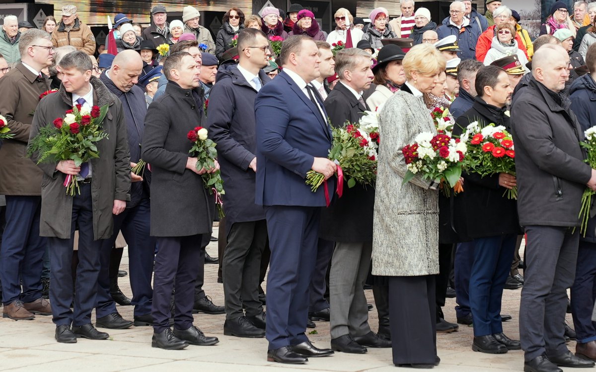 Pieminot komunistiskā genocīda upurus, 25. martā iekšlietu ministrs Rihards Kozlovskis un valsts sekretārs Dimitrijs Trofimovs piedalījās ziedu nolikšanas ceremonijā. 🇱🇻