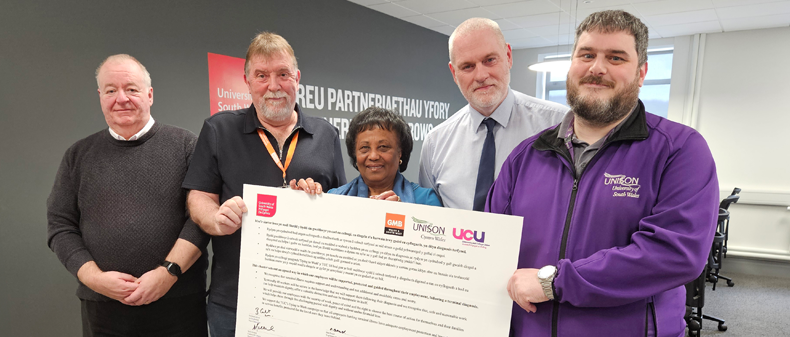 We are pleased to have signed the @walestuc Dying to Work Charter with @RWCMD and @CollegeMerthyr, and our Trade Union colleagues @GMBWSW, @UCU, @UNISONWales. Read more on Connect 👇universityofsouthwales.sharepoint.com/sites/staff/Si…