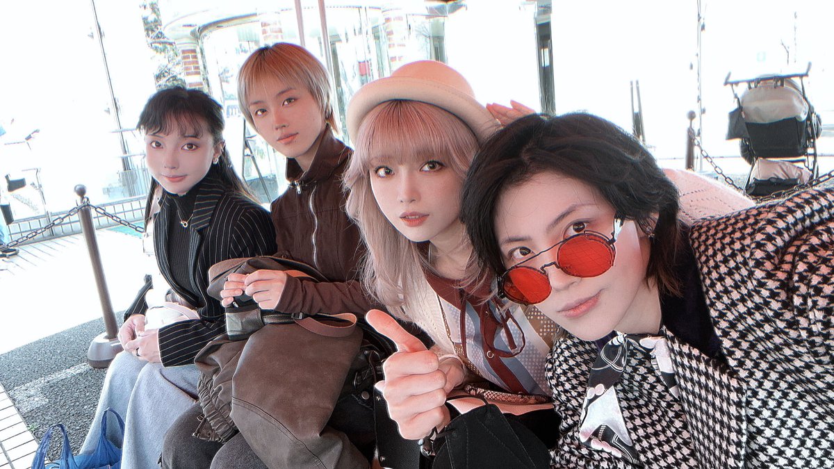 Rolays1's tweet photo. やっぱり友達と一緒に遊園地に行くのは最高に楽しい🎡 https://t.co/GNJpZHyeIi