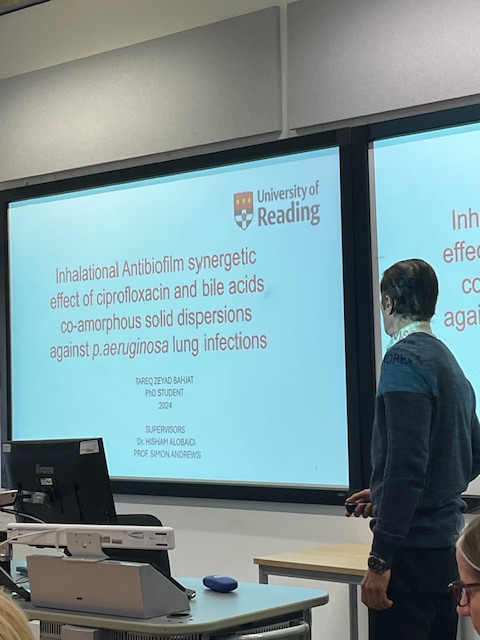 Learning about how dry powders might improve the delivery of antimicrobial drugs to the lung to treat lung infections #UoRPhDShowcase #RSOP