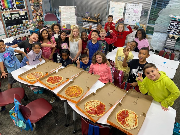 2nd graders have been learning how to partition fractions equally ! What great way to make this lesson interactive than by making our own pizzas!