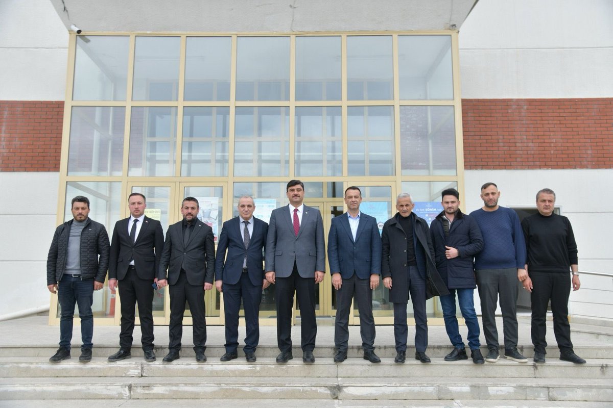 serhatoguz06's tweet photo. AK Parti İlçe Başkanımız Sn. Ahmet Ceylan ve Milliyetçi Haraket Partisi İlçe Başkanımız Sn. Ali Gökdere ile birlikte Kahramankazan Sosyal Hizmetler Müdürü Sn. Ahmet Yüksekcan ve Müdürlüğümüzün değerli çalışanlarını ziyaret ettik. Misafirpervelikleri için teşekkür ediyor, vazifelerinde kolaylıklar diliyorum.

Kahramankazan için ‘Bir’iz 
Kahramankazan Biz’iz…