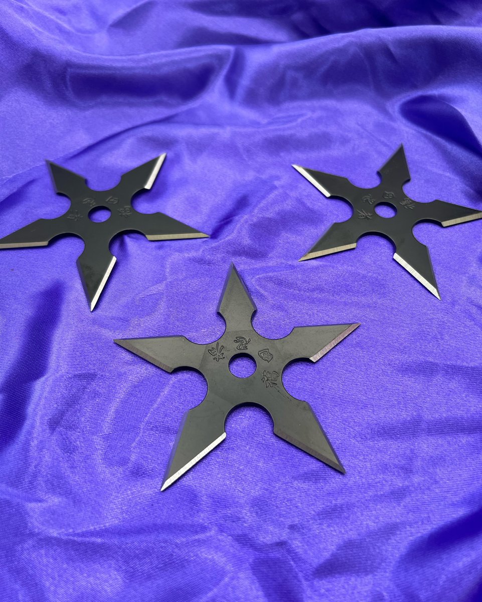 Do you have throwing stars in your collection? Check these out now! ⭐️⭐️⭐️