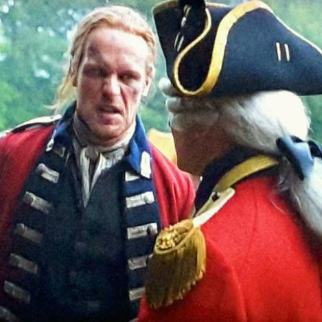 point_blank1959's tweet photo. Jamie discarding the red voat after Murtagh died. Governor Tryon wasn't expecting this reaction.  -  Claire Frasier @ForeverClaire1 #SamHeughan #timdowney #OutlanderSeason5 https://t.co/PglDA5Zd4p