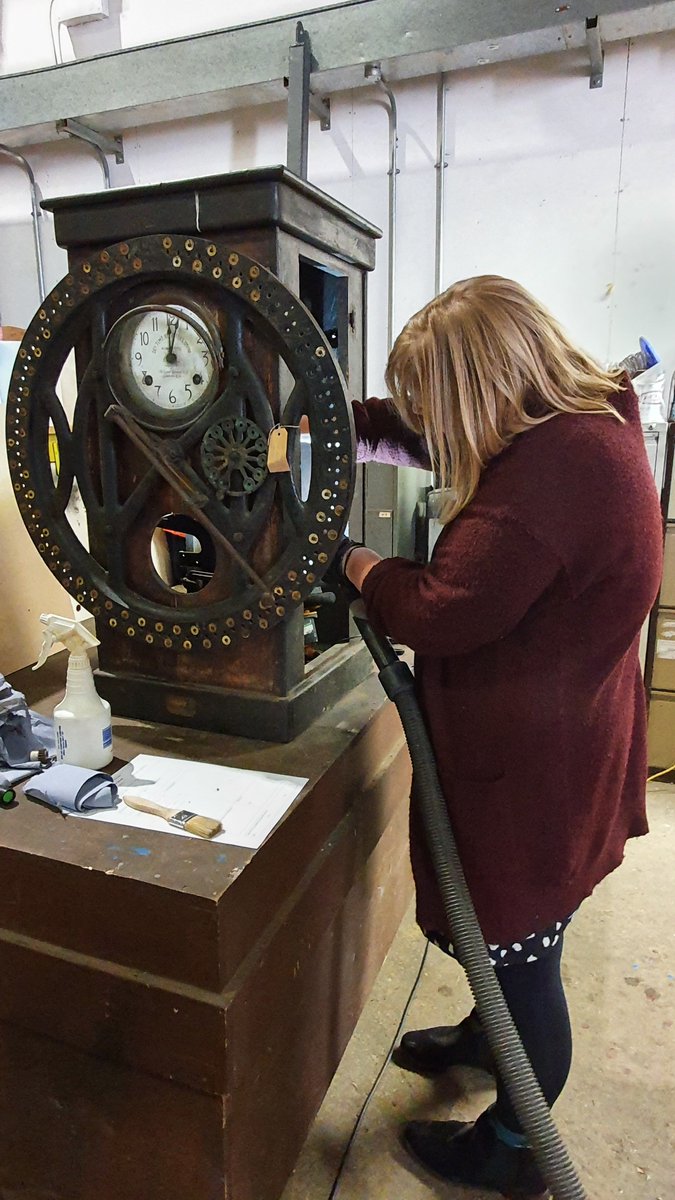 It's the start of #NationalCleaningWeek so we wanted to revisit last year when our @GoIndustScot curators and volunteers polished up their collections care knowledge with some museum object cleaning. #PoweringourPeople @MuseumsGalScot @HeritageFundUK #Museumclean