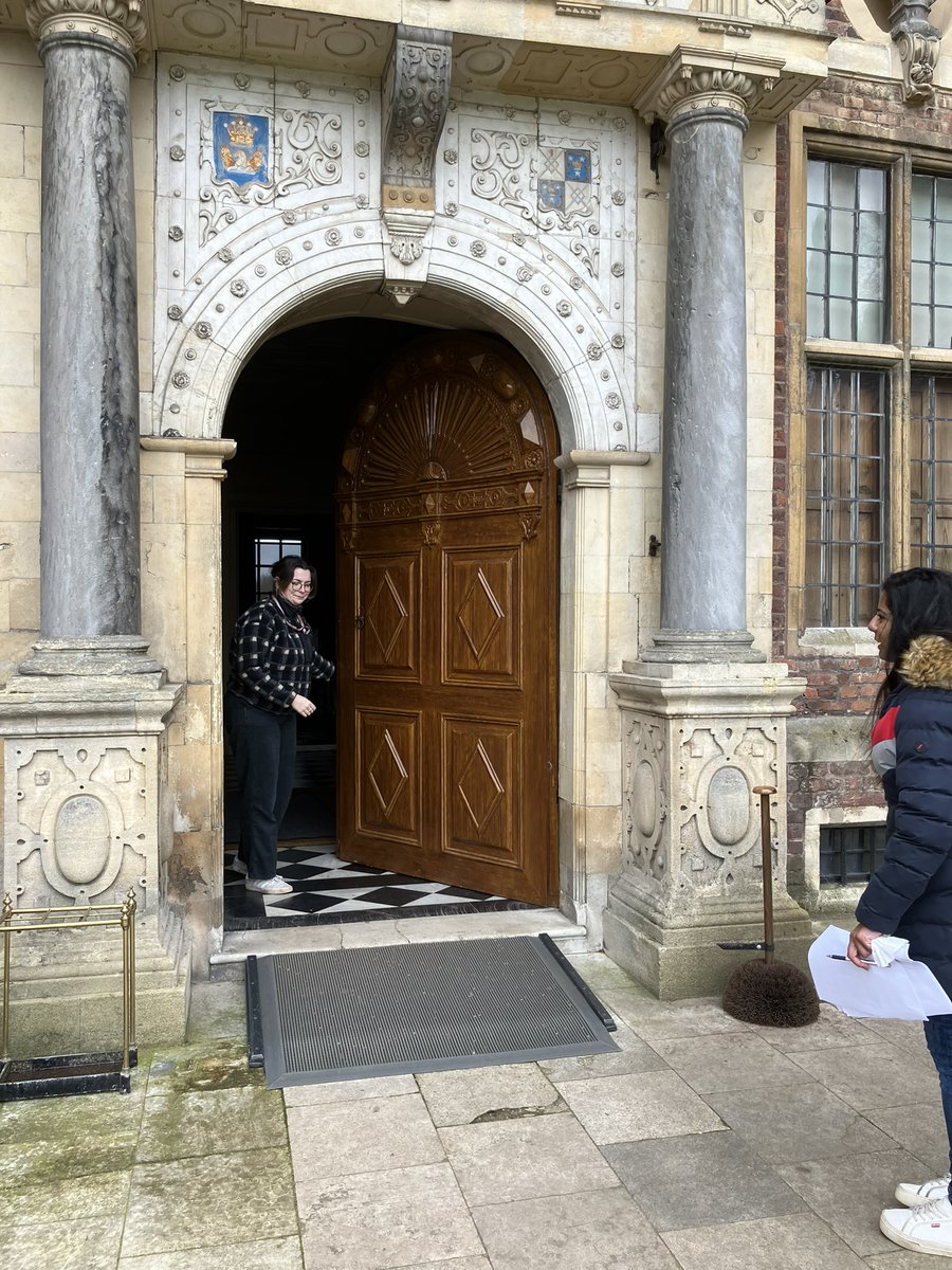 OU_ArtHistory's tweet photo. Filming on location at @HamHouseNT, with huge thanks to @nationaltrust, especially @HannahMawdsley and Sophie. A bit chilly for the 8am shots outside, glad to get indoors for the Long Gallery, the unique Green Closet and the 1670s library room. 1/2 @_ClareTaylor https://t.co/IHnQfKFYW5