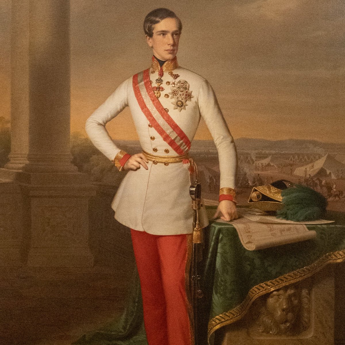 Hello, handsome! This portrait at #Schönbrunn #Palace shows #FranzJoseph as a young emperor. He later became a symbol of the #monarchy: Franz Joseph reigned for 68 years, making him the longest-serving monarch in the history of the House of #Habsburg. 📷 © SKB