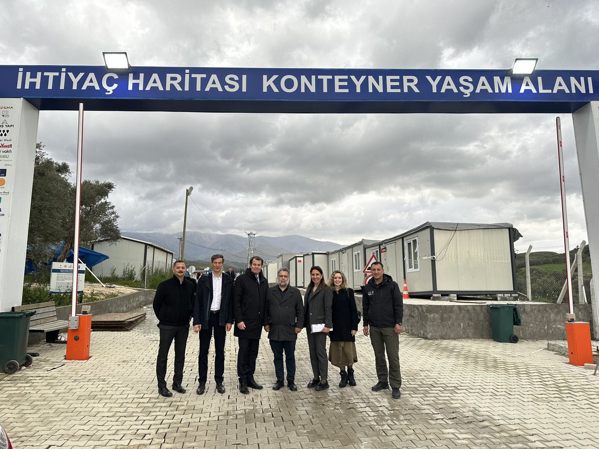 An emotional day, full of contrasts: From opening a solar project w/ Gaziantep Mayor @FatmaSahin & signing the Piazza Shopping Centre project w/ @holdingronesans’ to seeing the earthquake destruction in Hatay & visiting Needs Map’s Container City …