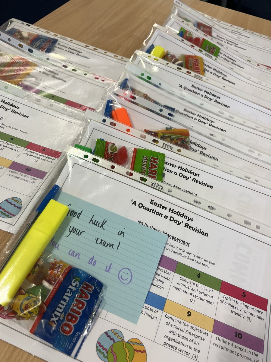 Easter is nearly here 😁🐣 S4 pupils getting their study packs this week ready for the holidays 📝 @AlvaAcademy @Alva_BusEd