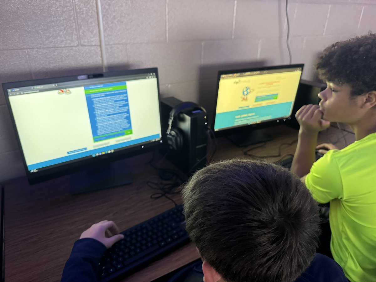 HeatherTechEdu's tweet image. Students using @LearnWithMundo to generate ideas for #coding4climate challenges for #lamdleague