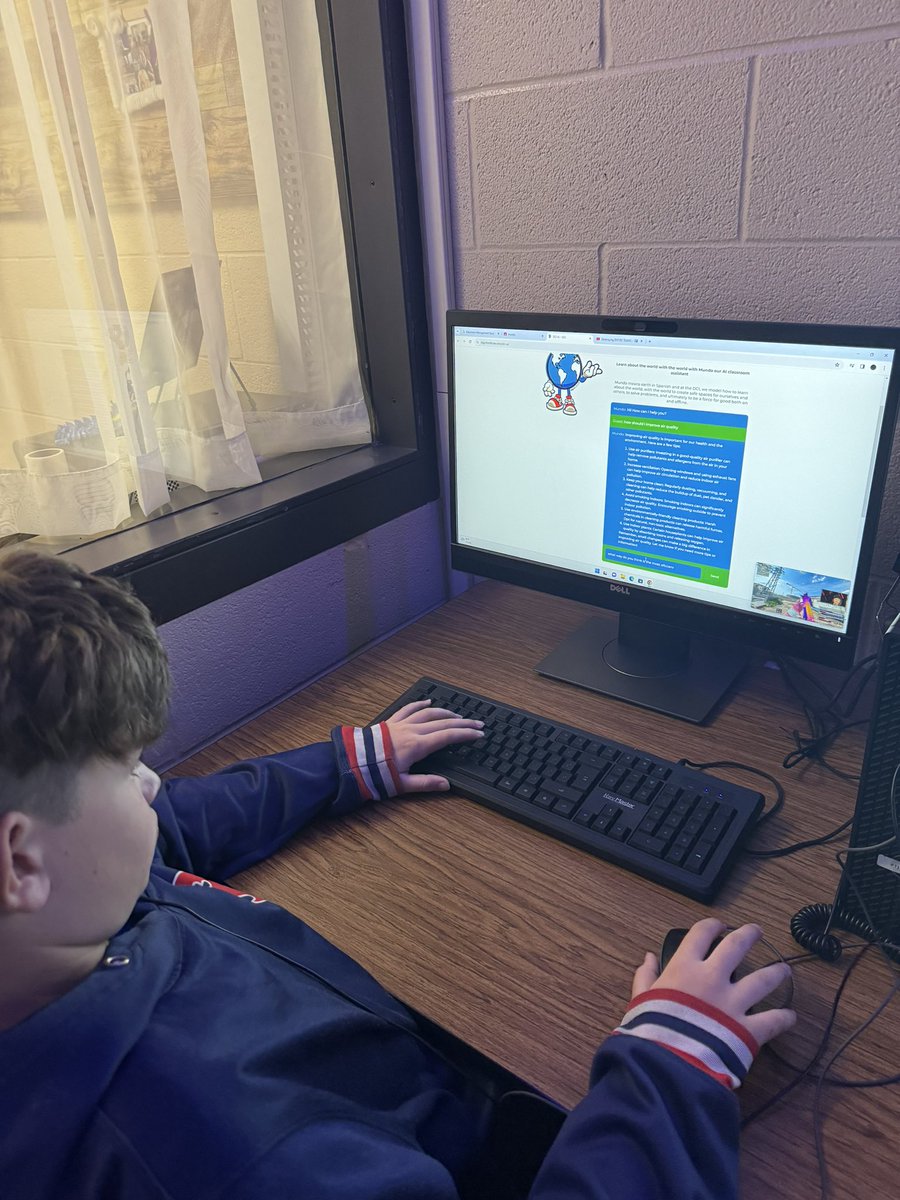 HeatherTechEdu's tweet image. Students using @LearnWithMundo to generate ideas for #coding4climate challenges for #lamdleague
