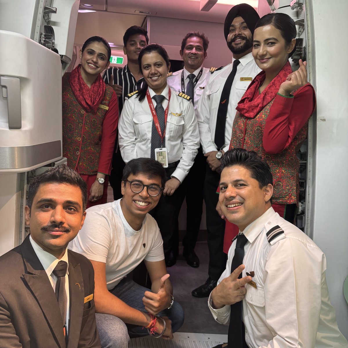 Yet another amazing flight on the brand new @Airbus A350-900 of @airindia!!! Thanks to the amazing set of crews onboard for making the flight a memorable one :)