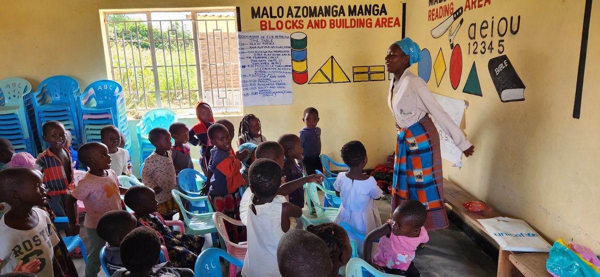 Today, #UNICEF Rep @ShadrackOmol visited Makakhula #CBCC in Dedza where he appreciated the impact of early childhood education in preparing children to succeed at primary school. UNICEF supports @MalawiGovt #ECD programme that gives children a strong foundation in their lives.