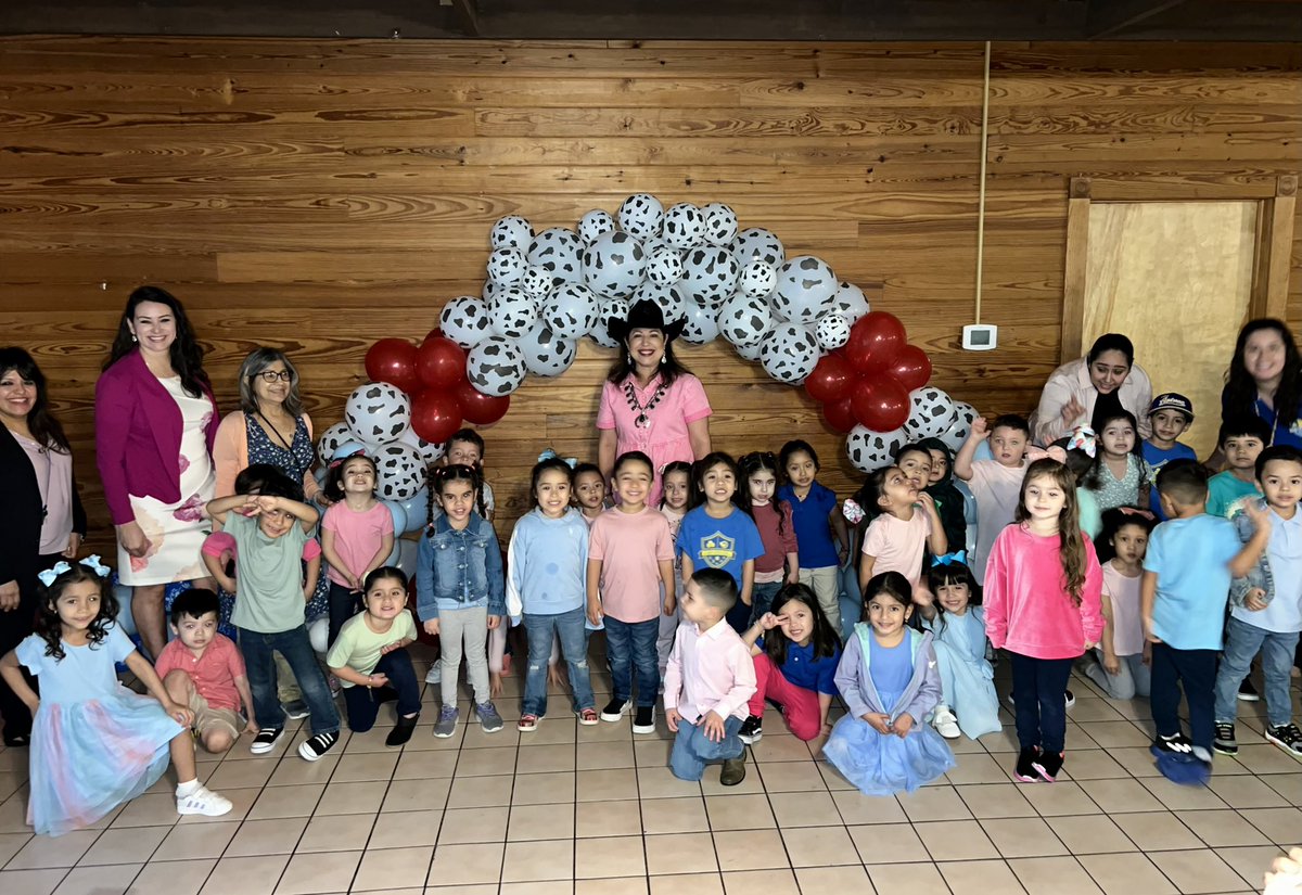 A special shout-out to the students from @ryssonline who performed at the HD 144 Senior Spring Fling! They did an amazing job! Thank you, @Tejanocenter! #txlege #HD144