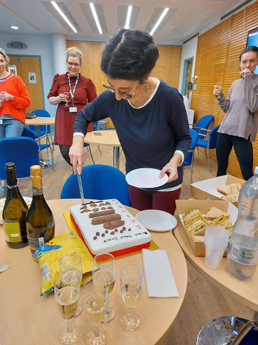 PDandHDLab's tweet image. Congratulations to the newest Dr in the house! Well deserved celebrations after many years' great work on the gut-brain axis in Parkinson's @Marta__Camacho