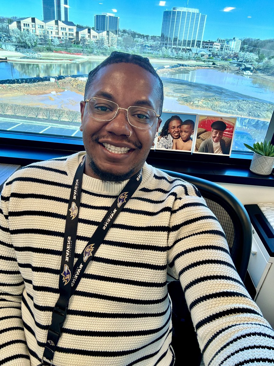 theNerdyGent86's tweet image. It’s a beautiful day to have a beautiful day. Even if it’s mad cold 🥶 🤣. Happy Monday ☀️ #BlackNASA 🚀 #ITEngineer