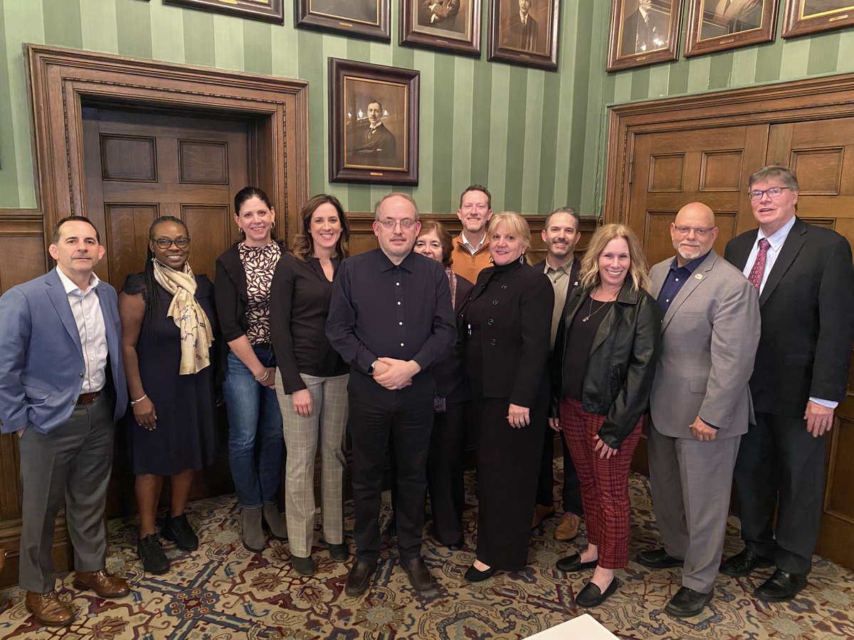 .@4201Schools recently met with Chris Woodfill of the ICC on Services to Persons #Deaf, #DeafBlind & Hard of Hearing, and had the opportunity to learn more about the ICC's mission and Woodfill's goals. We look forward to continued partnership to meet the needs of our communities.