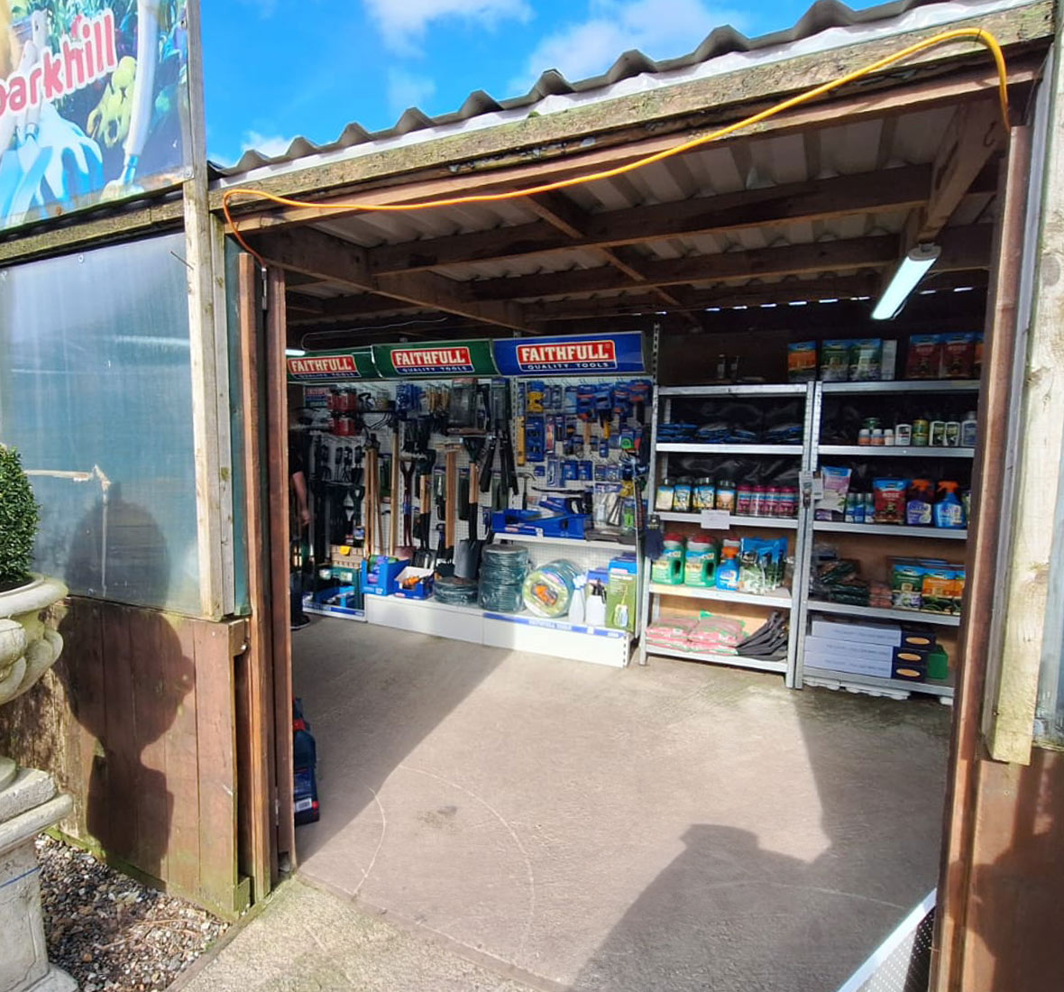 Faithfull_Tools's tweet photo. Spring is in the air! Why not visit Coxhoe Garden Centre?
They have everything you need to make your garden look stunning, including the Faithfull Countryman range which consists of saws, loppers, rakes, shovels, hand tools and more.
#gardening #tools #coxhoe #durham https://t.co/uyq5ReIwzR