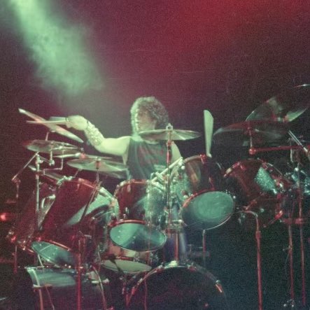 BIG BLUE!!🌀 
(Note the Motley Crue tee) 
circa 1982 WILD DOGS🤘⚡️

#WildDogs #DeenCastronovo #80smetalforever #RockDrummer