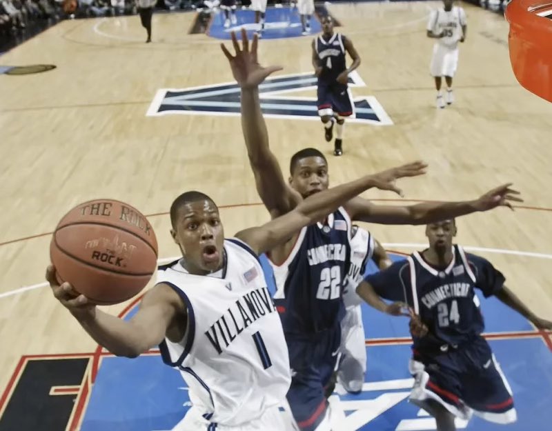 Happy Birthday to a Great Philly Guard and @NBA Champion, @Klow7! Enjoy the day Kyle!