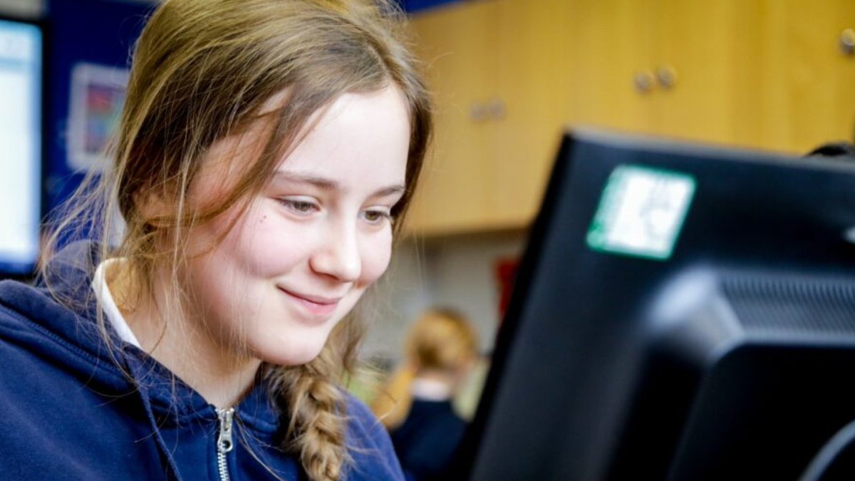 How do AI code generators impact student learning?

In our latest research seminar, Majeed Kazemitabaar shared his work in developing AI-assisted coding tools to support students during programming tasks.

Read more: rpf.io/blog-ai-code-g…

#RPFSeminars #CSEdResearch