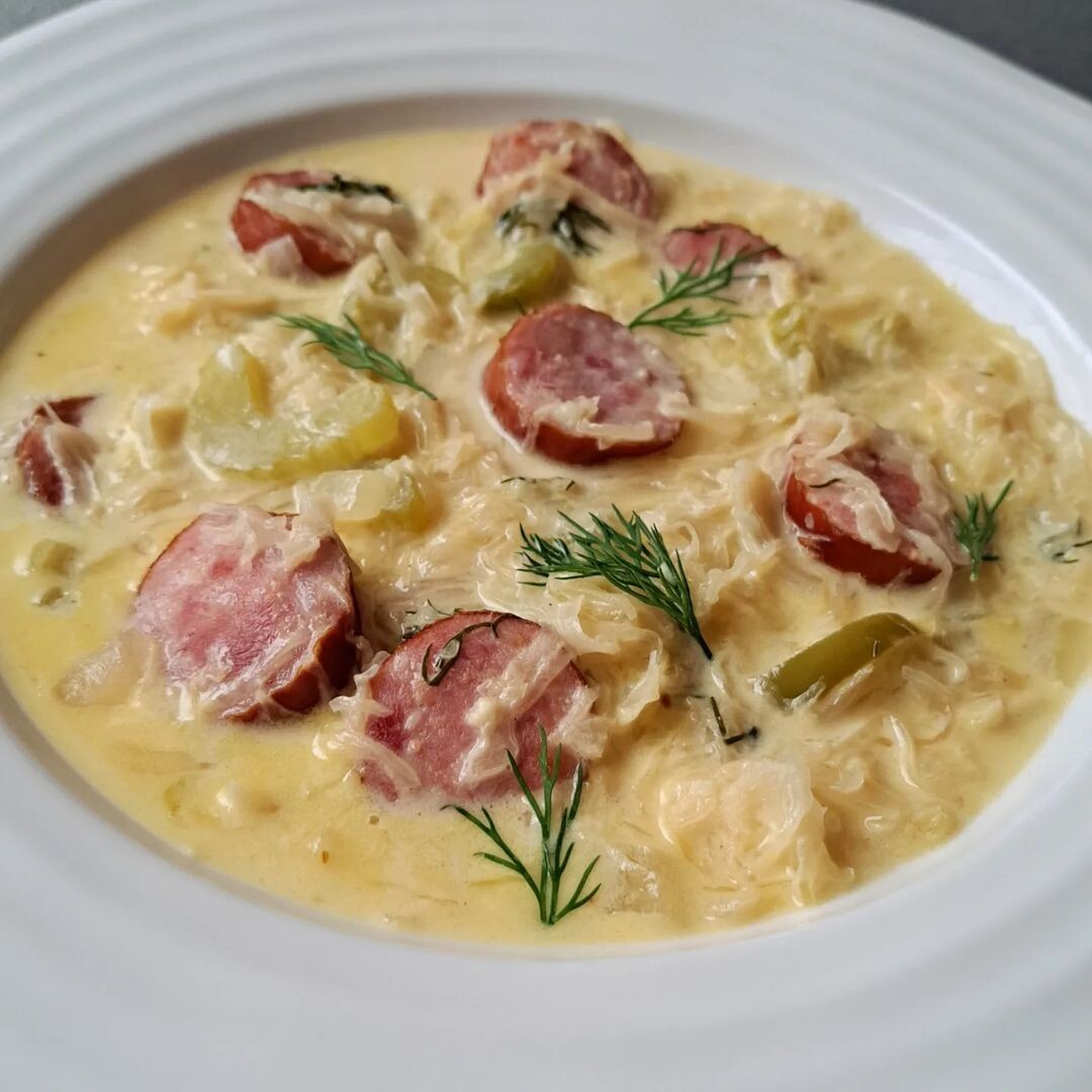 #Sauerkraut soup with smoky #sausage sounds like the perfect pair 😍 Too much alliteration? Stopping sharpish. Give this a try for yourself, thank you Medi Meals Mumma for the inspiration 🤤 📷 Insta: /medimealsmumma #heartymeals #sauerkraut #soup