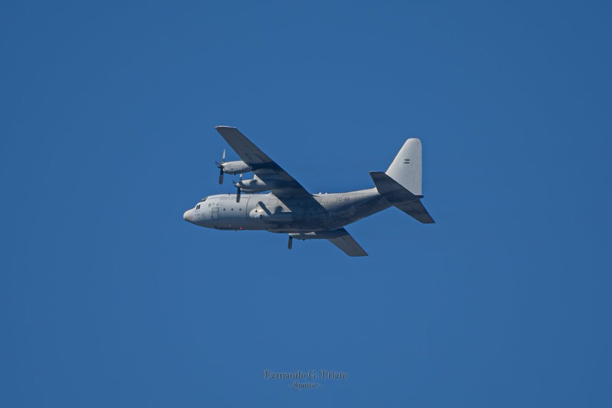 Nuestra querida Chancha! 🐷😍
Hércules C-130H TC-64 @FuerzaAerea_Arg sobrevolando CABA en su salida desde Palomar esta mañana 📷✈️🇦🇷 25/03/24
#C130Hercules #AviacionMilitar #avgeek #spotter #Nikon #Sigma