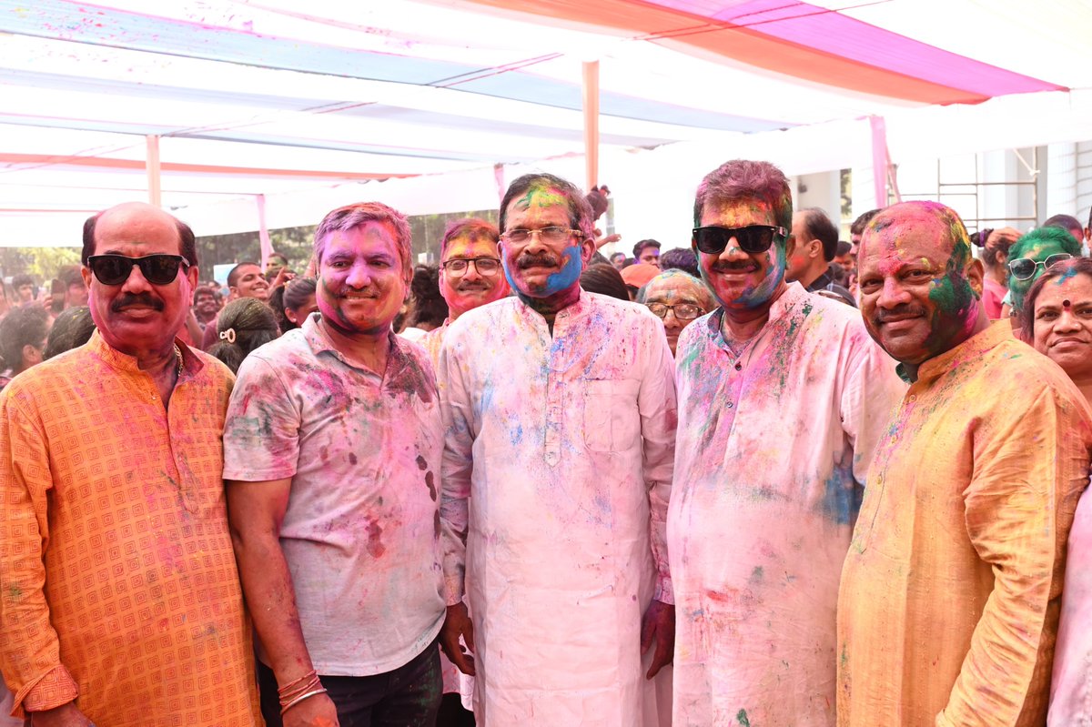 Celebrated #Holi2024 with our own @shripadynaik-ji & @ShetSadanand-ji at #AzadMaidan, where #PanajiCity celebrates #Rangpanchami every year!! #Holi #HoliWishes #HoliCelebrations