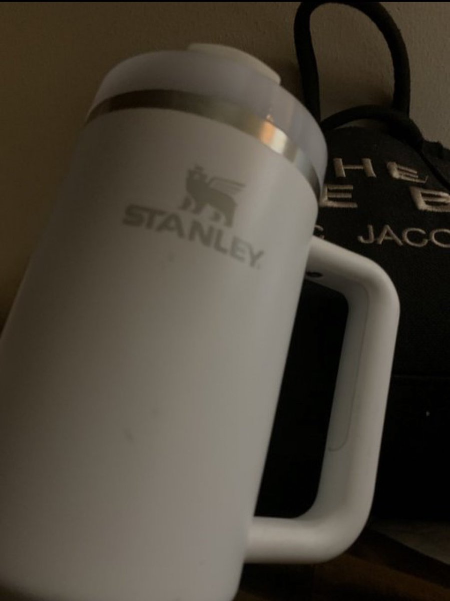 s_fightss's tweet image. The stanley😫