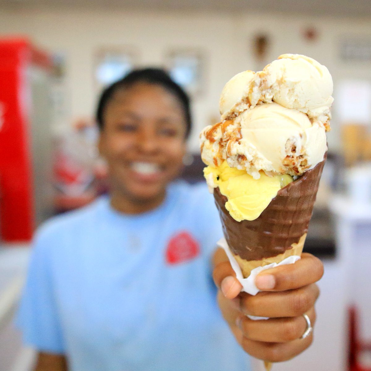 Warm days require ice cream from Cammie's Old Dutch Ice Cream Shoppe🍦😋