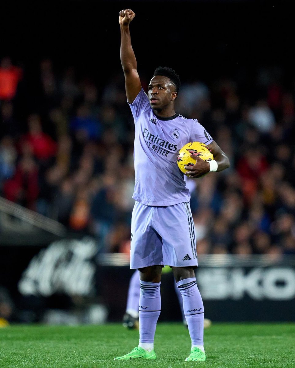 🚨 Propongo que en el minuto 7 del España 🆚 Brasil todo el Santiago Bernabéu empiece a aplaudir a Vinicius para mostrarle que estamos con el.

Da RT para que llegue a la máxima gente posible 🙏🏻✨