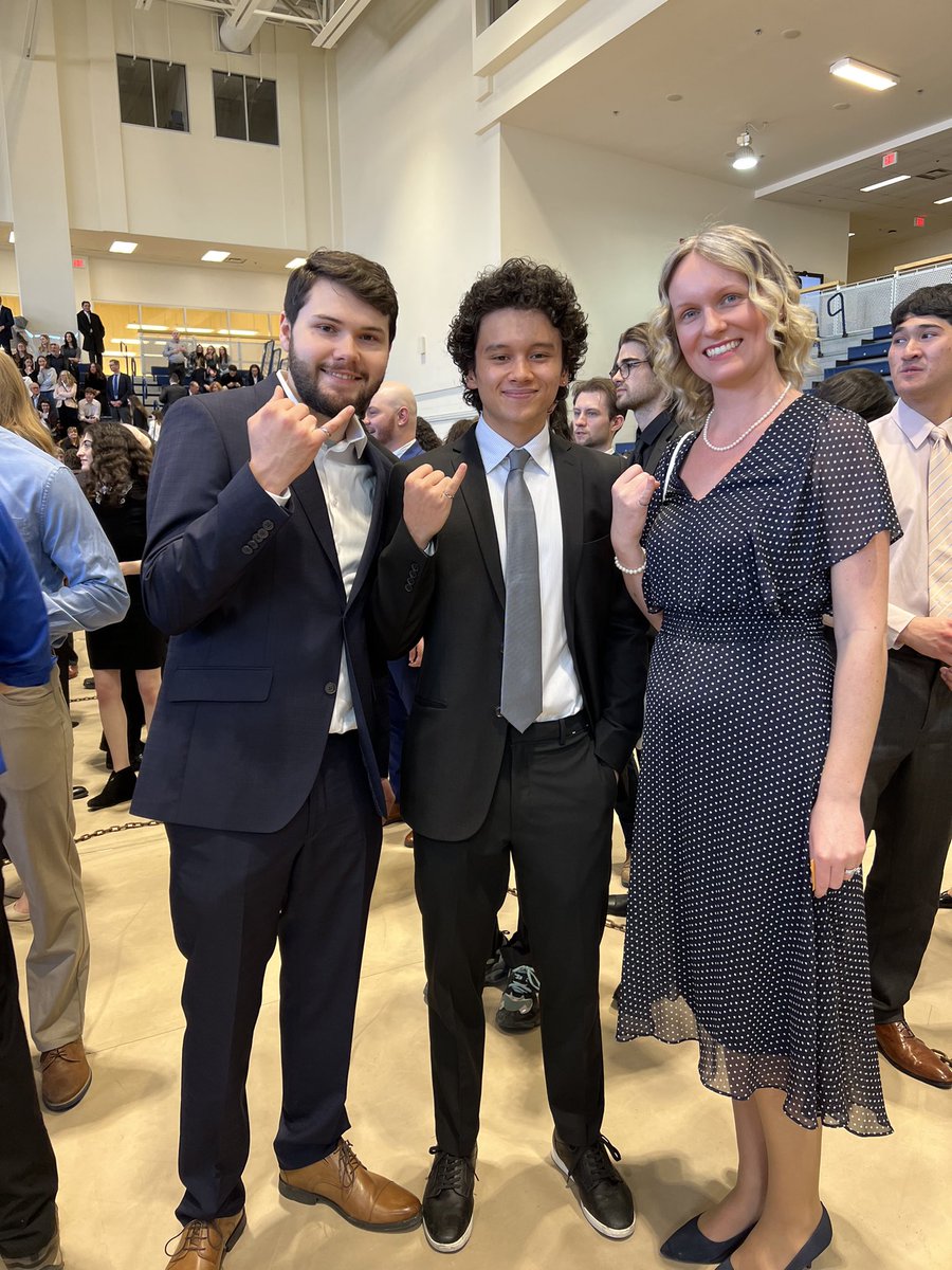 So honoured to have been asked to give the iron ring to three of my students - one of my current undergraduate thesis students and two from my class! Look out world, there’s some talented engineers graduating this year! @SmithEngQueens @QuCHEE