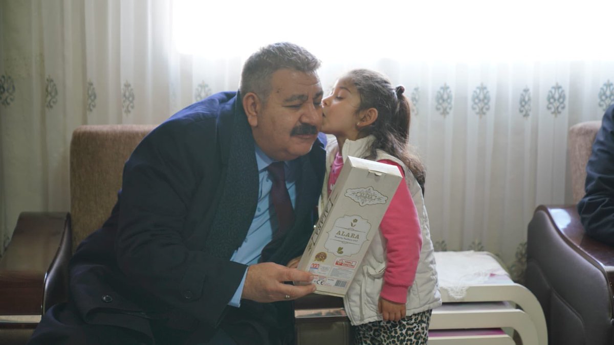 • Seçim çalışmalarımıza devam ediyoruz. AK Parti Erzurum Milletvekilimiz Sn. Abdurrahim Fırat’la birlikte ilk ziyaretimizi Toparlak köyümüze yaptık. Hanelerinde ağırlayarak desteklerini paylaşan komşularımıza teşekkür ediyoruz. <a href="/AbdurrahimFIRAT/">Av. Abdurrahim Fırat</a> 
.
<a href="/yzyilmaz55/">Yusuf Ziya Yılmaz🇹🇷</a> <a href="/aliinci_54/">Ali İNCİ</a>