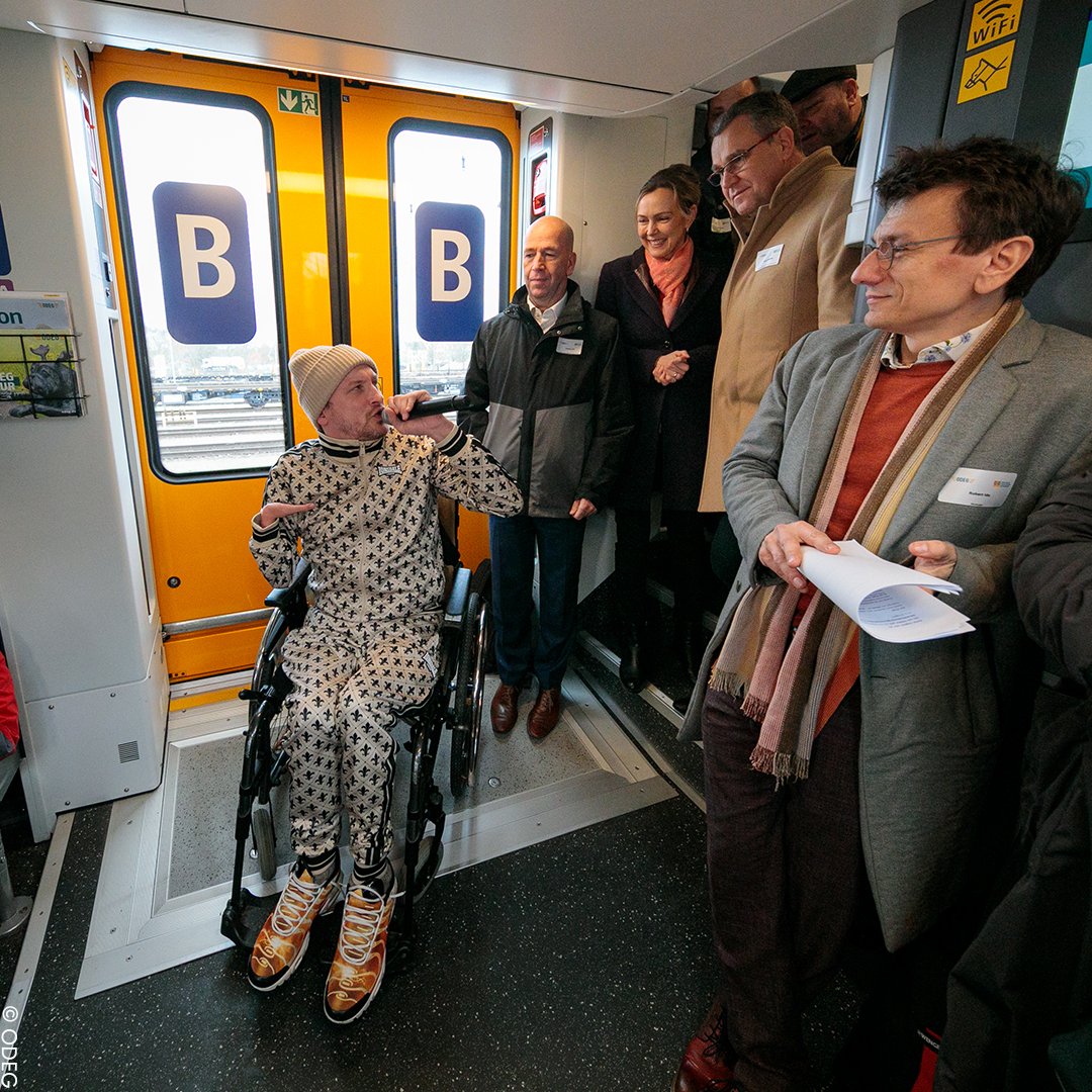 🚊Für eine barrierearme Bahn: Die #ODEG setzt auf den Zug Desiro HC von @SiemensMobility. Die Ein- und Ausstiege ermöglichen des Zuges Fahrgästen mit Mobilitätshilfen nahezu barrierefreies, unangemeldetes und selbstbestimmtes Reisen. Mehr dazu:👉 odeg.de/kontakt/presse…