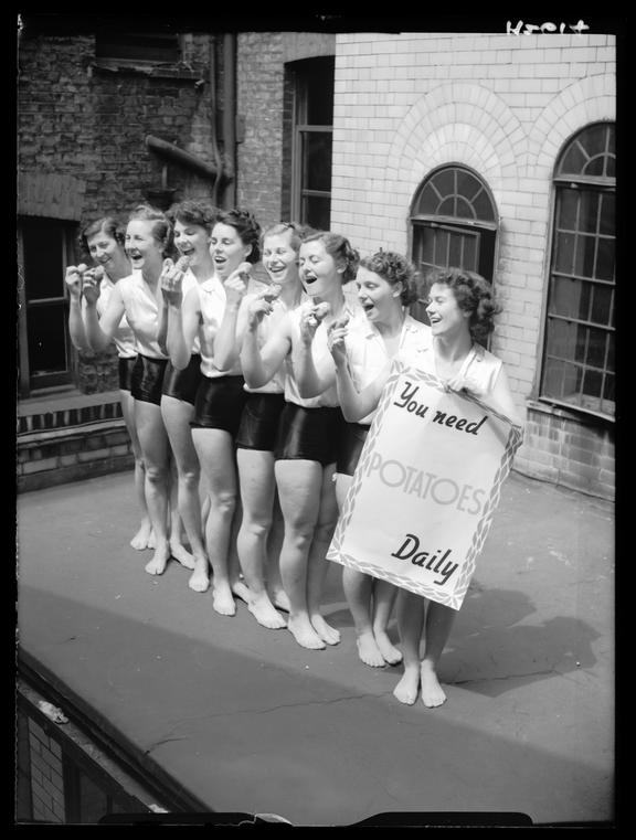 The excellent editors @caitbeaumont, @EveColpus & Ruth Davidson asked for potential book cover images on the theme of 'everyday health' for their edited collection (which I'm part of) ...but all I've found are these ladies & their potatoes. collection.sciencemuseumgroup.org.uk/objects/co8223…