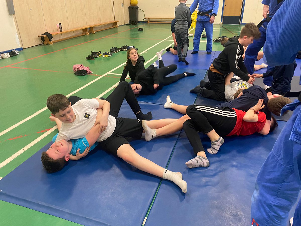 Seaview are enjoying taster sessions from Tayside Judo Club this week. Lots of hands on fun trying out a variety of Judo moves. #seaviewsuperstar @TaysideJudo