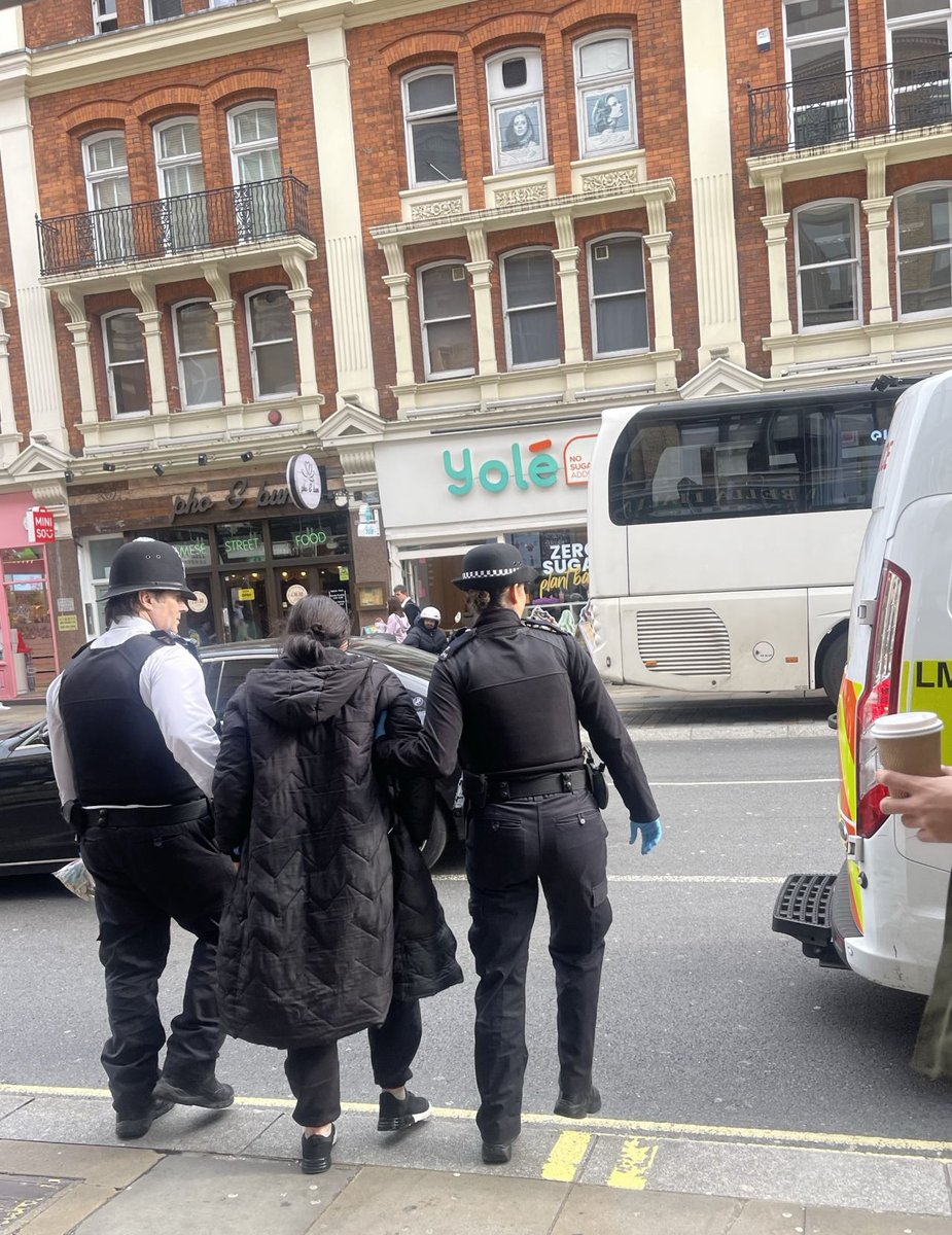 A successful SaBA day on Oxford, Regent & Bond St with New West End Co.🌟 30+ businesses engaged, arrests made, fines issued. Met Police, BTP, TFL inspectors, FGH, SBN, TSS Security, & MOPAC, joined forces for high street safety. Visible unity & crime prevention in action!