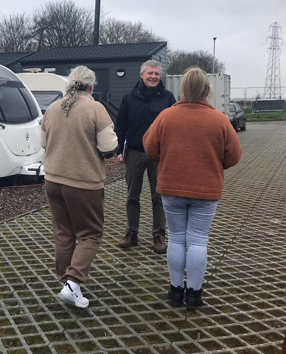 @MECOPP1 Delighted to host a visit from Willie Rennie MSP at Cupar site today. Residents and MSP's seeing the whites of each other eyes goes a long way to giving #GT Community confidence in their rights #SameRightsForAll