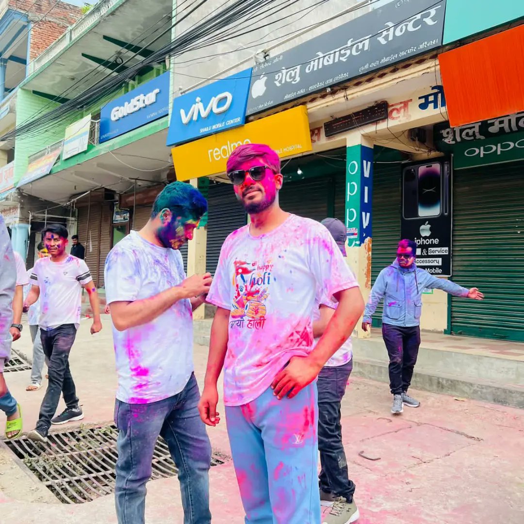 रंग दल्नेहरू संग भन्दा रंग बदल्नेहरुसंग सजग रहनुहोस्।         तपाईंहरूको जीवन पनि होलिको रंग जस्तै रंगिन होस रंग हरूको पर्व होलिको सबैमा हार्दिक मंगलमय शुभ-कामना।#goodnight