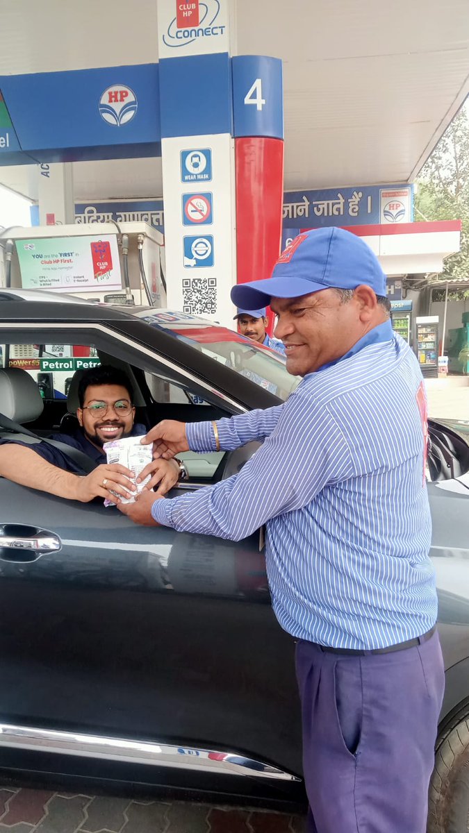 HiraFuels's tweet photo. Holi 2024: Gifted Herbal Gulal color to all dear customers &amp; celebration with team on this great occasion!!!
#HPCL
#happyholi2024 https://t.co/OU3J1cMUa2