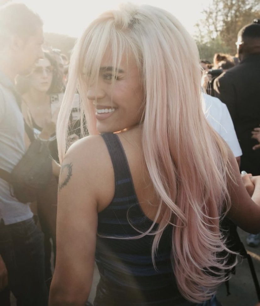 la evolución de instagram de karol g, a thread;