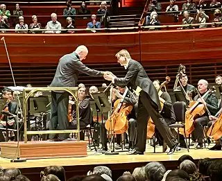 Philadelphia: @paavo_jarvi conducts the Philadelphia Orchestra @philorch with Christian Schmitt concertonet.com/scripts/review…