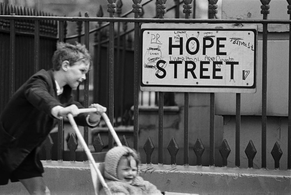 Philip Jones Griffiths
Hope Street, Liverpool.
1966