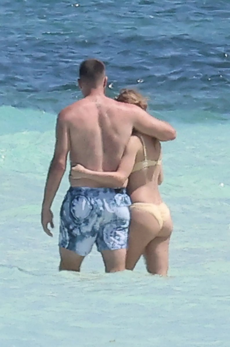 TAYLOR SWIFT & TRAVIS KELCE!